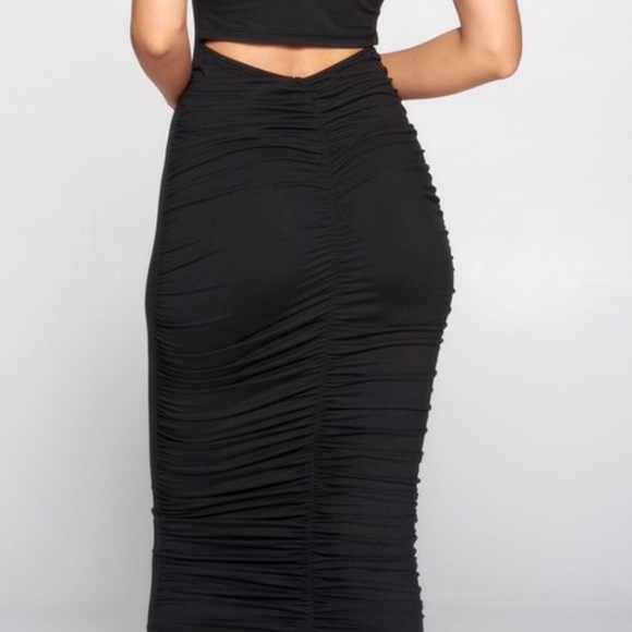 NWT Ruched back body-con midi - Picture 2 of 5